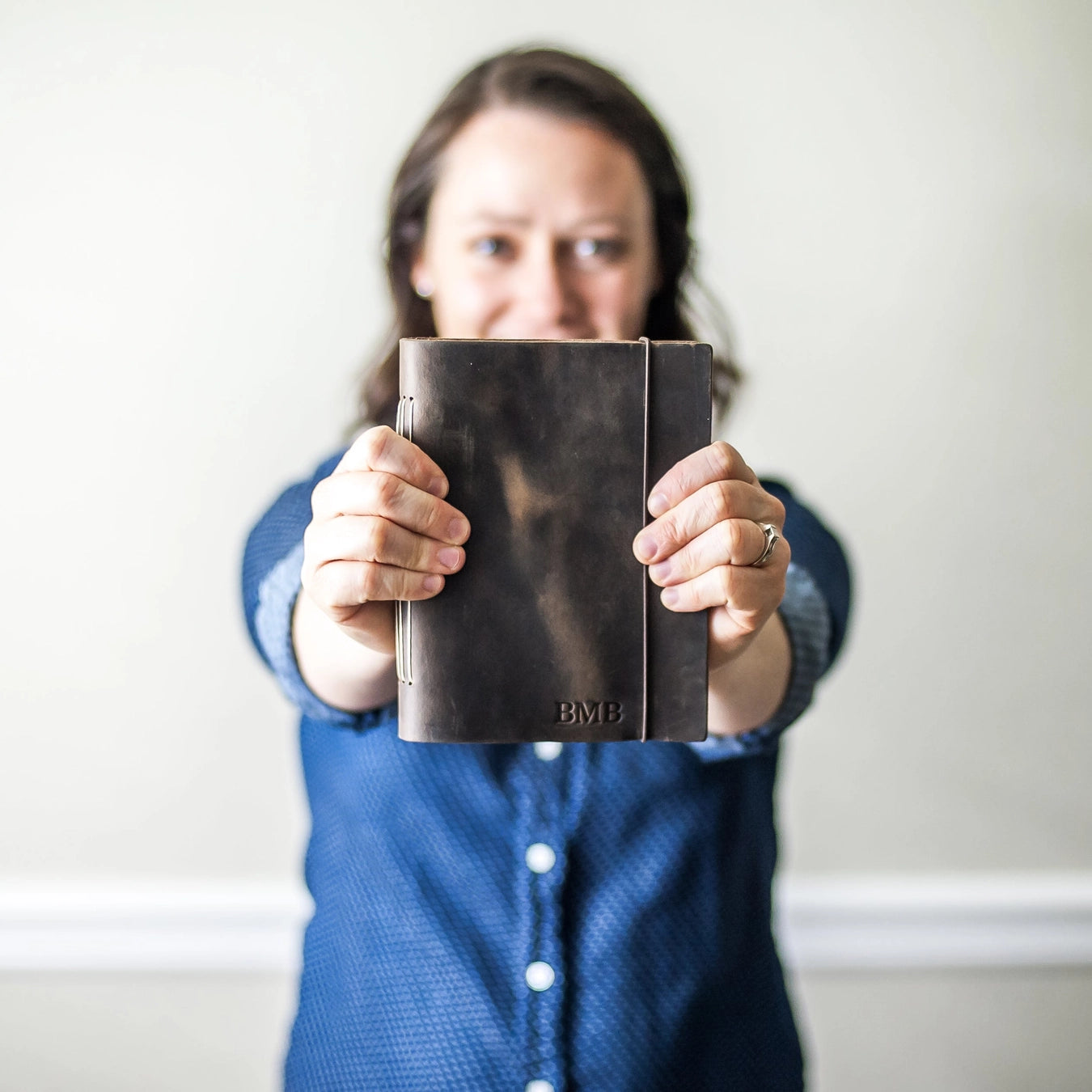 Classic Leather w/ Elastic Closure