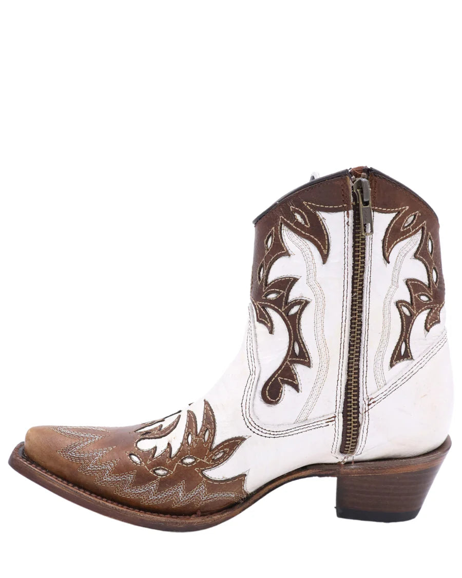 Circle G LD White Camel Embroidery Ankle Boot