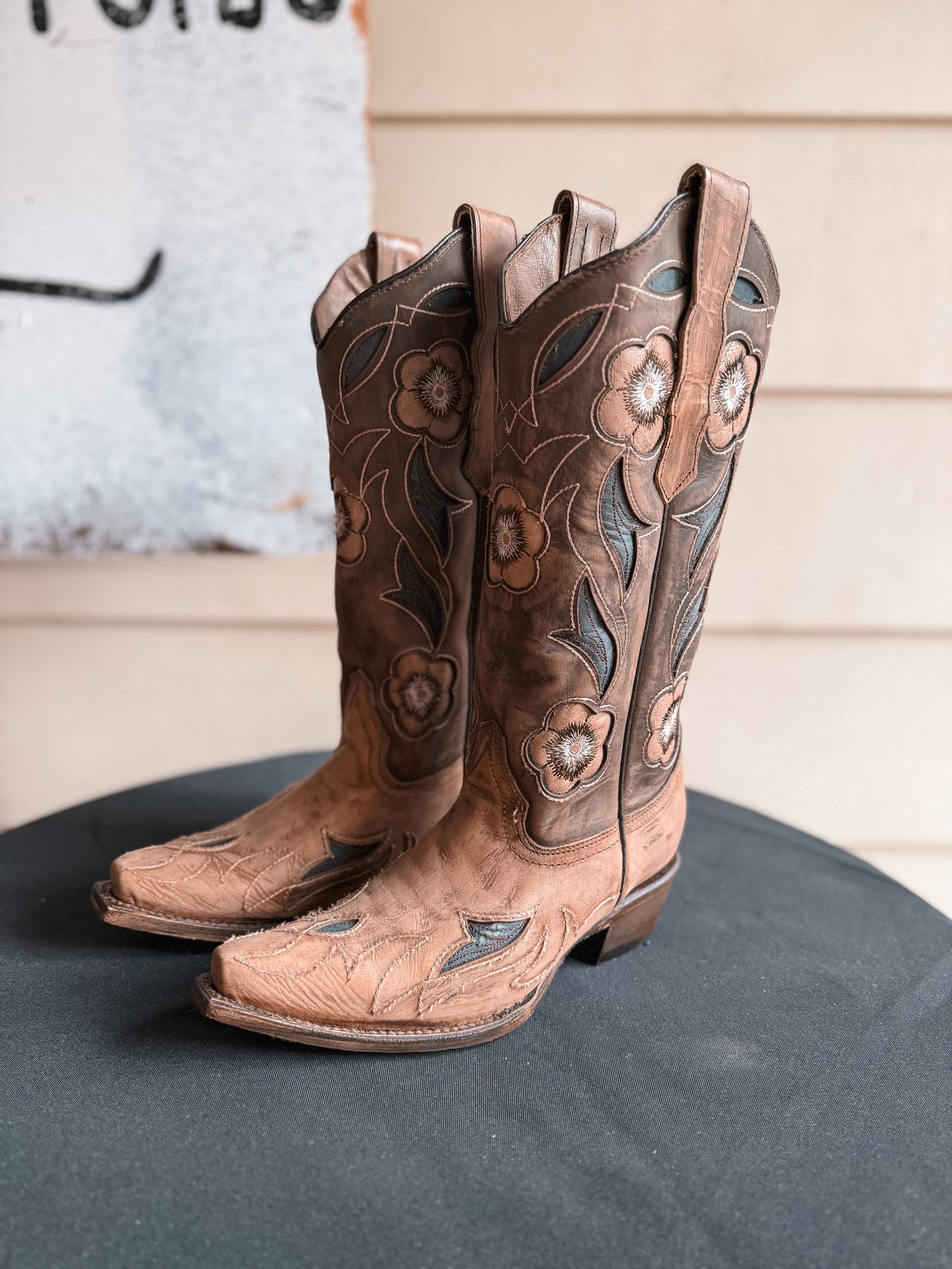 Circle G LD Sand Inlay & Embroidery Boot