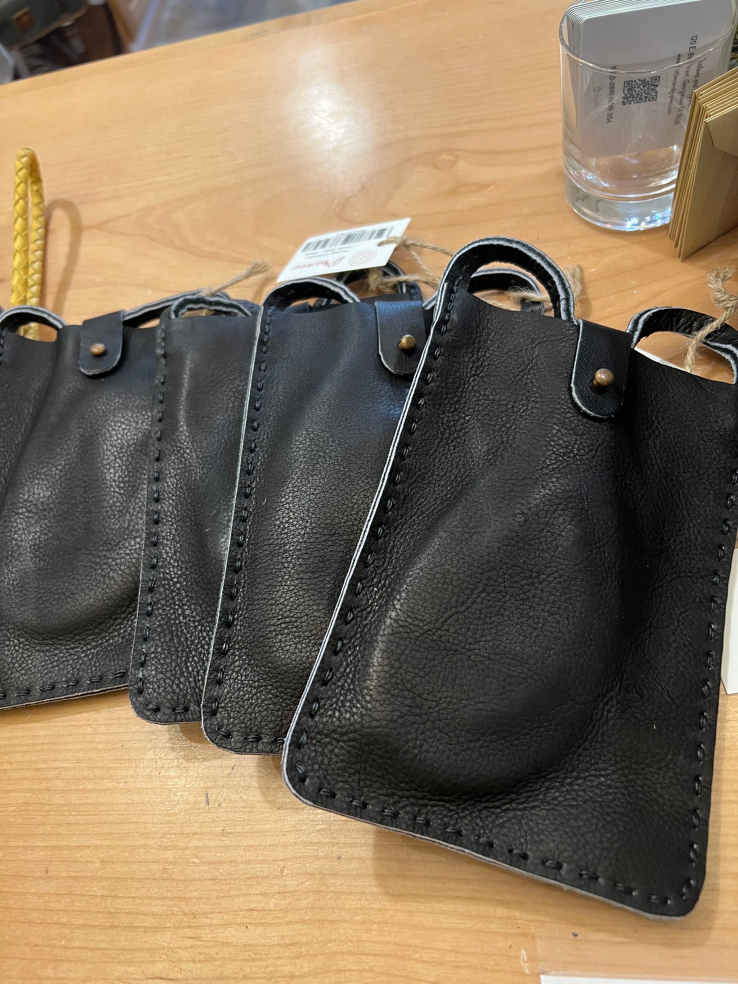 Pranee Classic Phone Crossbody