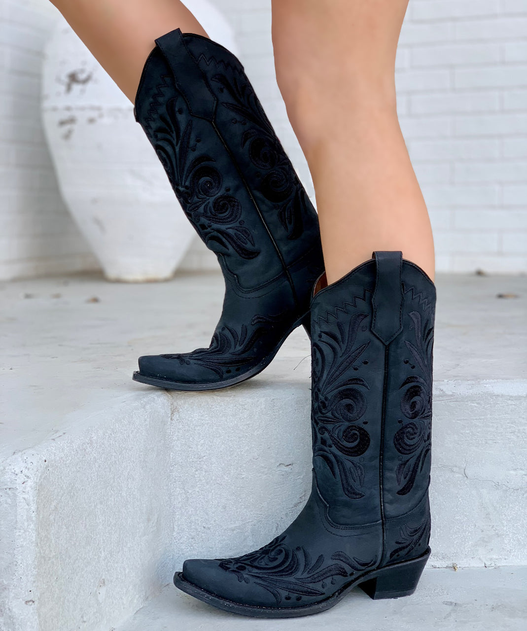 Corral LD Black Filigree