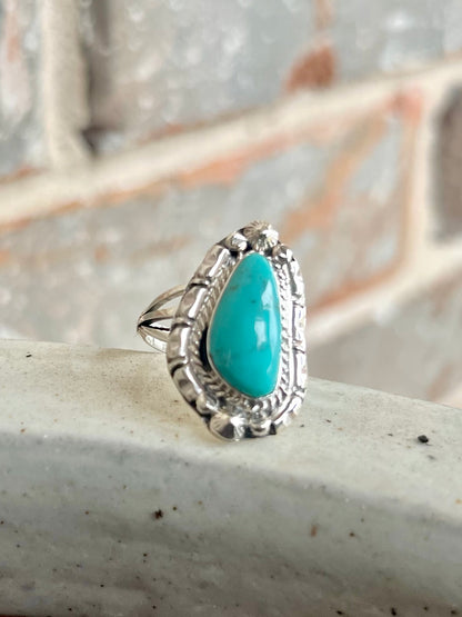 Navajo Handmade Asymmetrical Kingman Turquoise Ring - Size 7 (2)