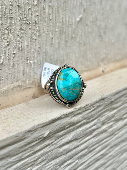 Kingman Turquoise Sterling Leaf Shoulder Detail Ring - Size 6