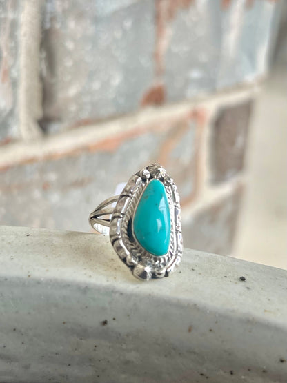 Navajo Handmade Asymmetrical Kingman Turquoise Ring - Size 7 (2)