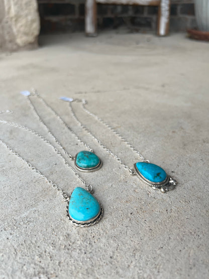 14" Chain Thunder Mountain Turquoise Large Pendant Necklaces