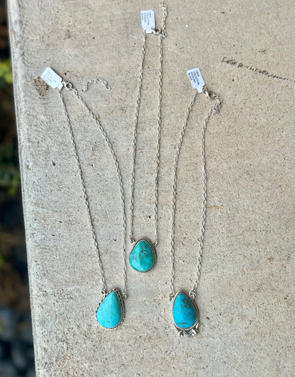 14" Chain Thunder Mountain Turquoise Large Pendant Necklaces