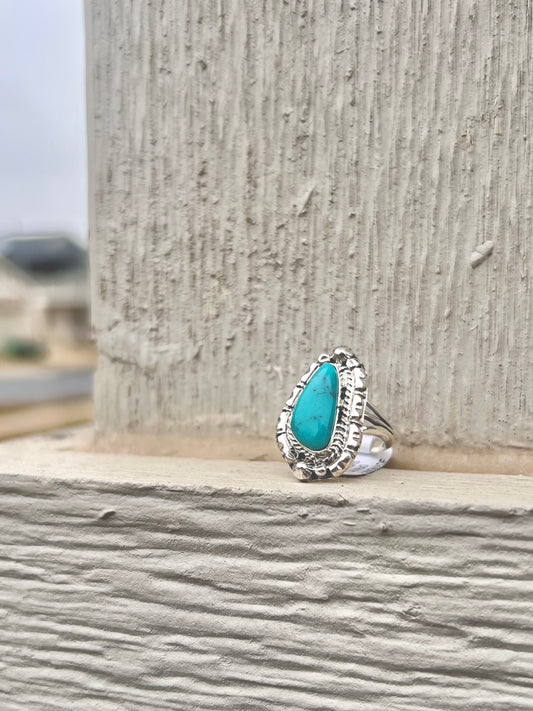 Navajo Handmade Asymmetrical Kingman Turquoise Ring - Size 7 (2)