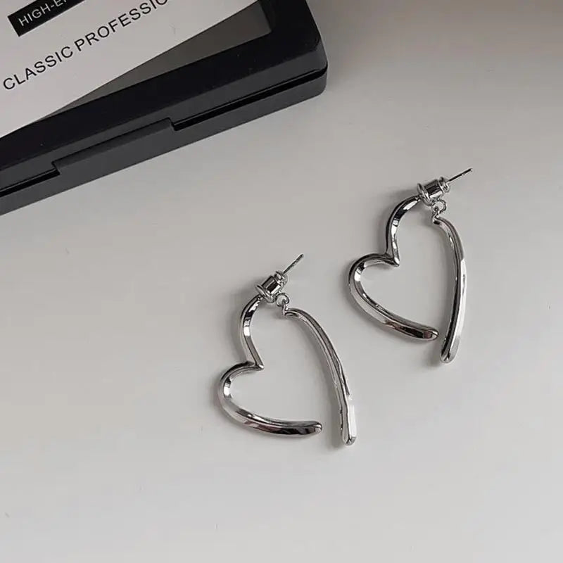 Simple Line Heart Hoop Earrings